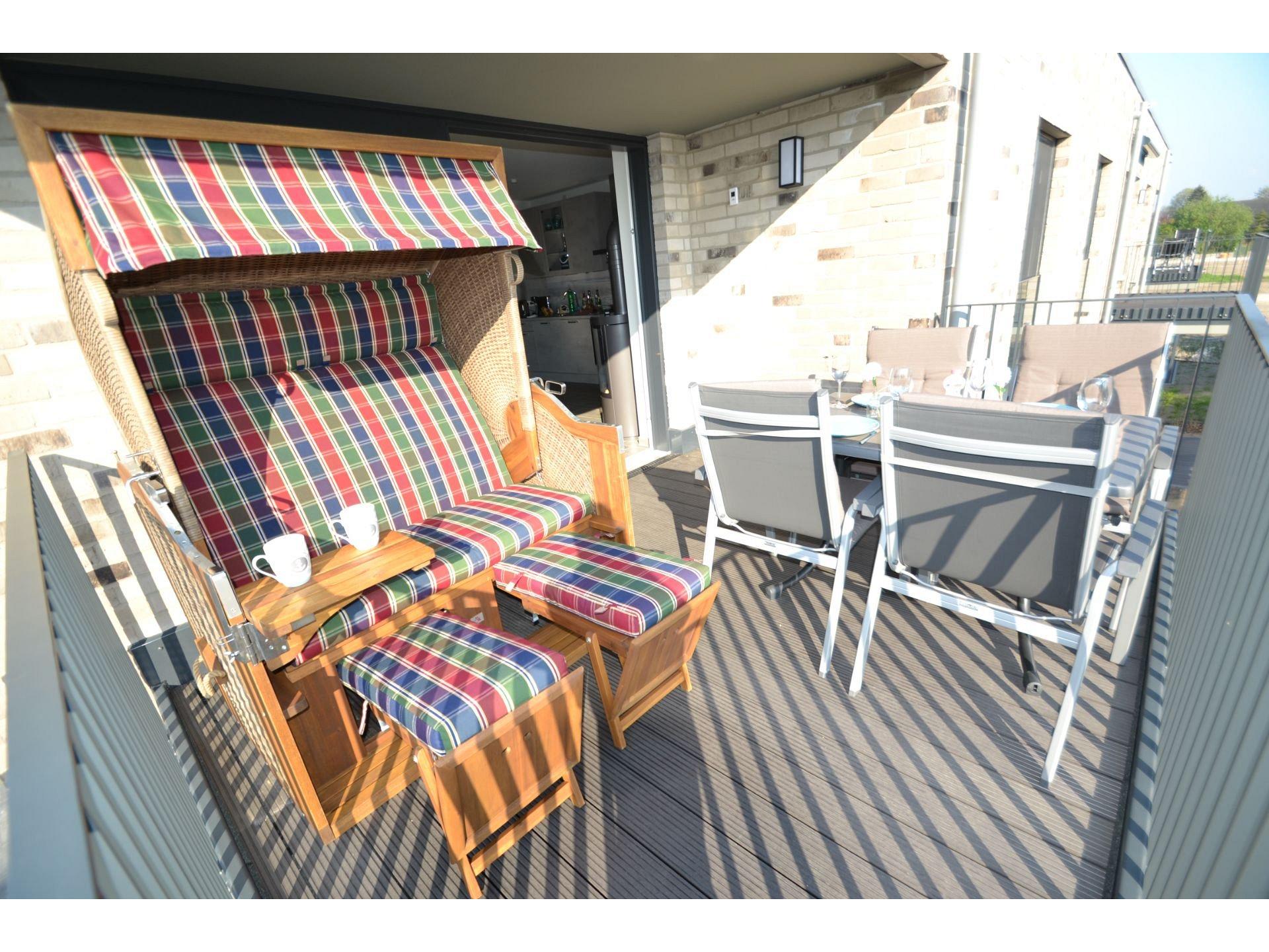 Balkon mit Strandkorb
